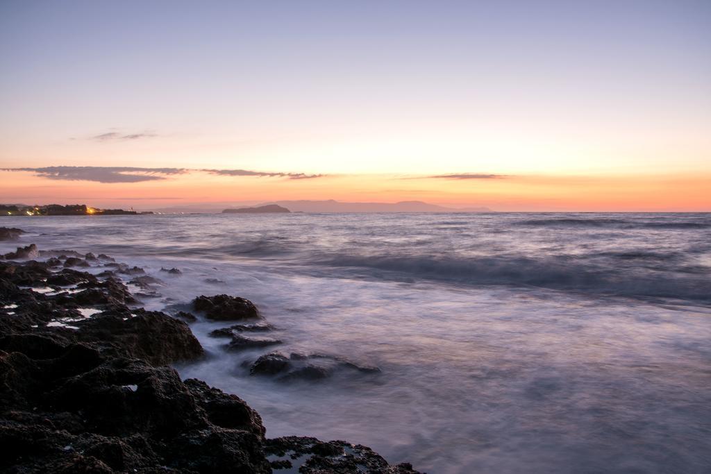Ocean Waves Chania (Crete) Exterior photo