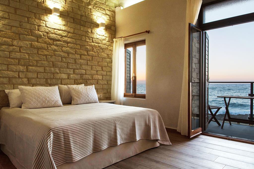 Ocean Waves Chania (Crete) Exterior photo