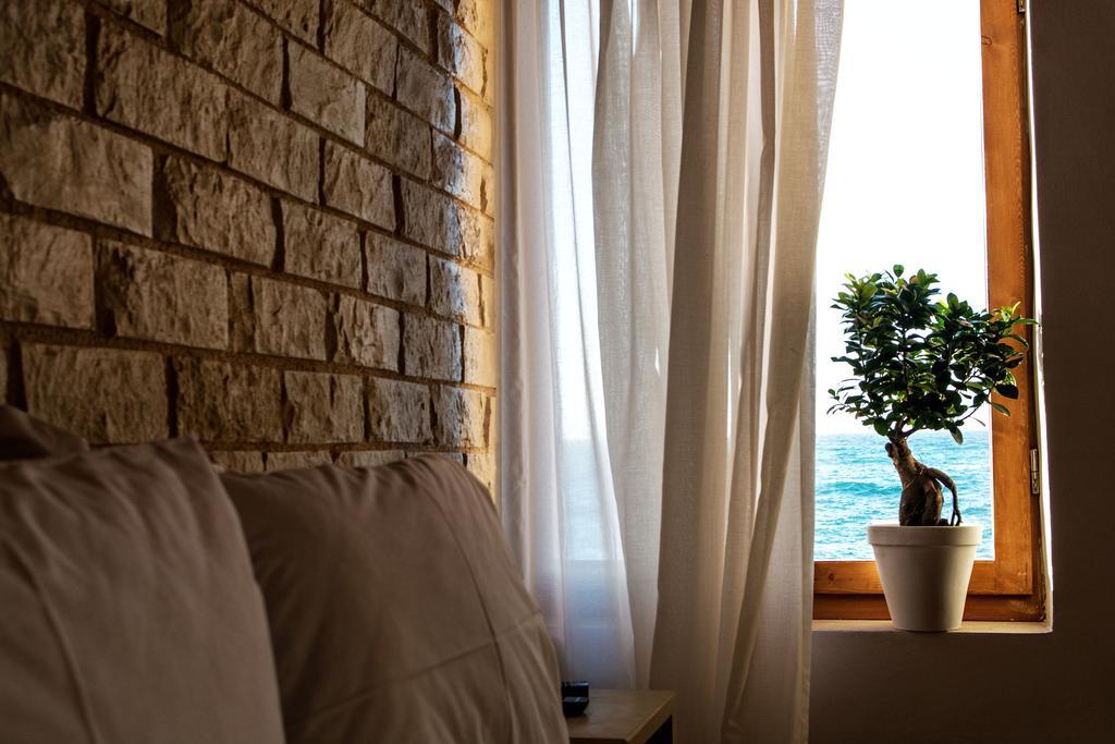 Ocean Waves Chania (Crete) Exterior photo