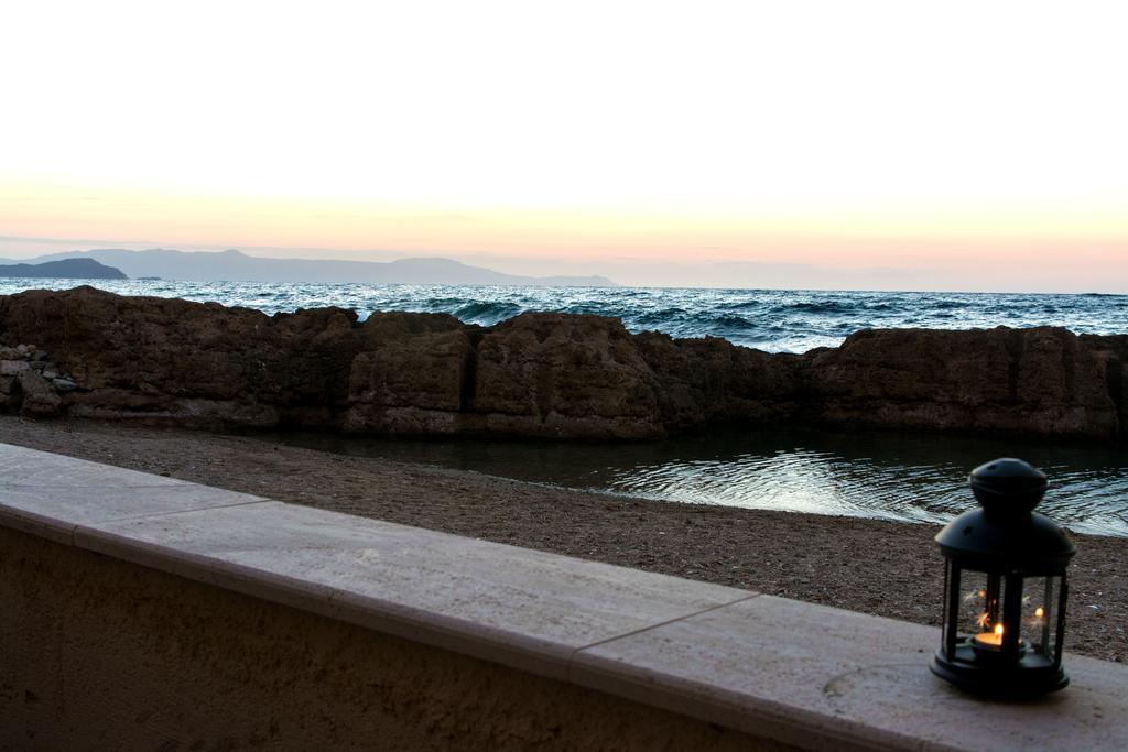 Ocean Waves Chania (Crete) Exterior photo